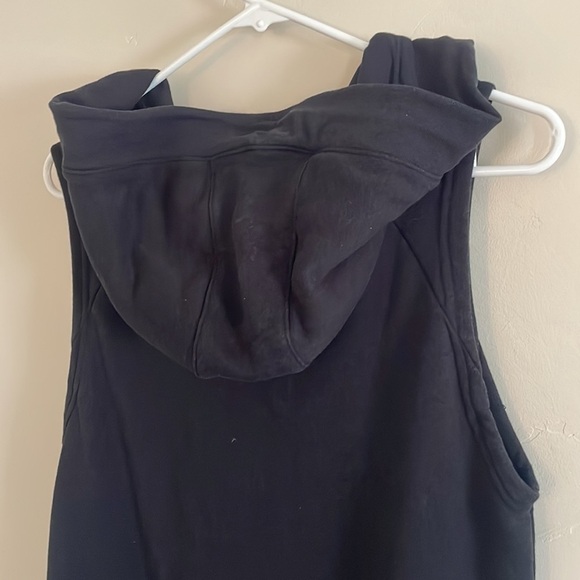 ⭐️ 3/$20 Nike long vest black medium - Picture 4 of 5